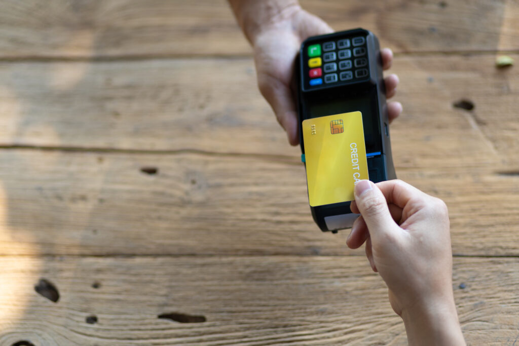 Transazione con bancomat per il pagamento tracciabile delle spese di trasferta e rappresentanza secondo le nuove normative DL 84/2025.
